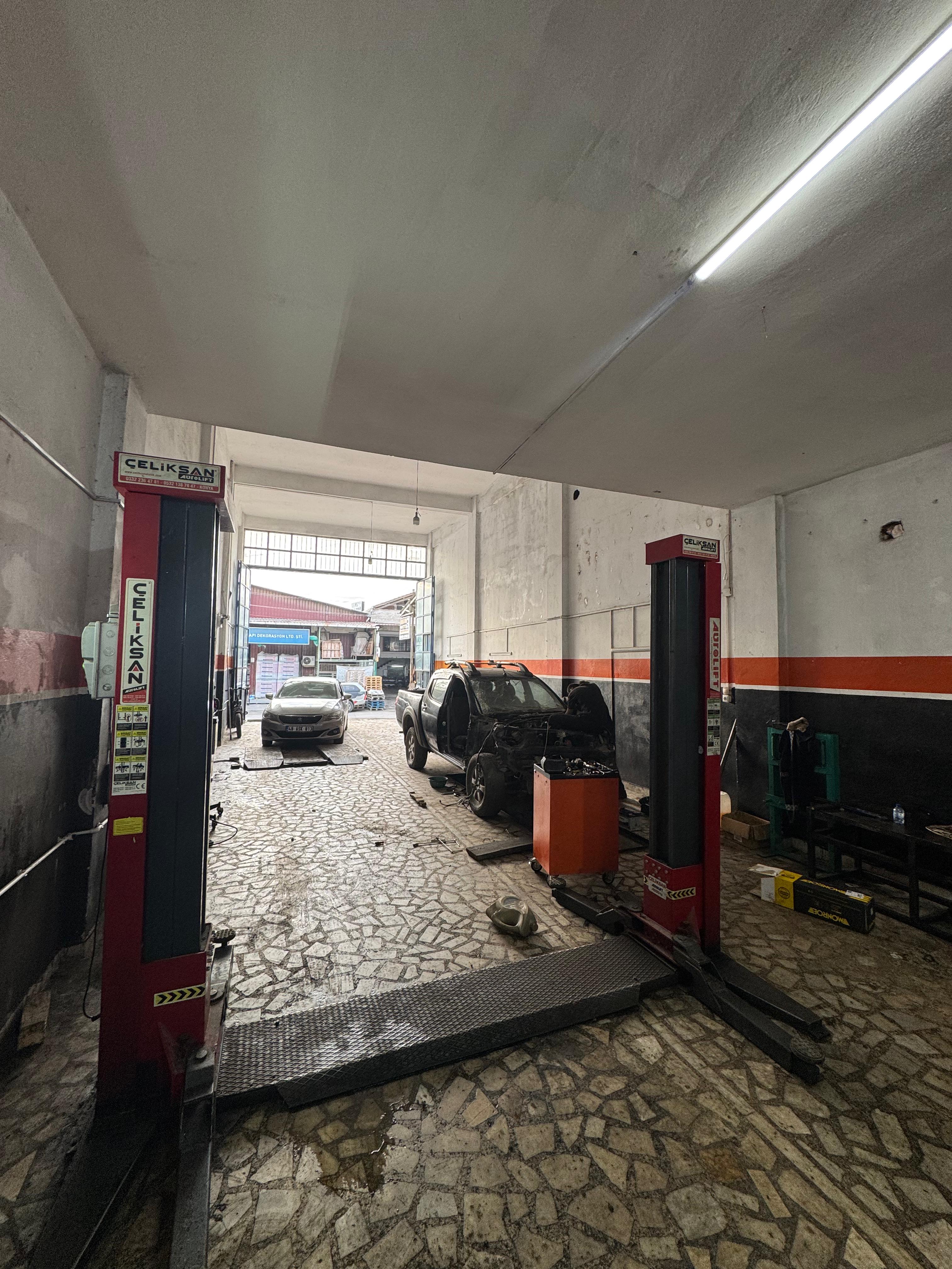 Demir Oto lift alanı